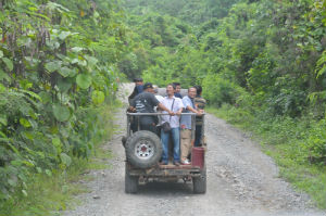 Para pejabat Pemprov NTB dan Pemerintah KSB berkunjung ke hutan reklamasi PTNMR