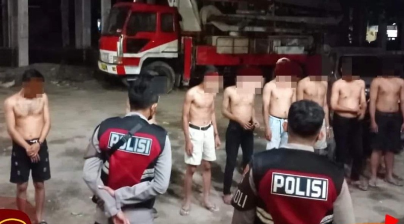 Pesta Miras di Sebuah Minimarket Labuhan Sumbawa, 8 Remaja Diangkut Polisi